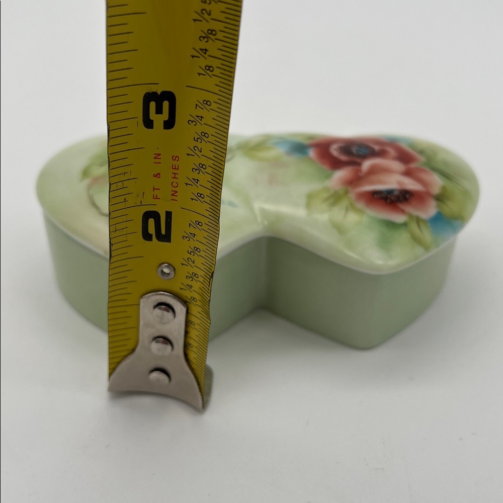 Vintage Hand-Painted Porcelain Rose Heart Trinket Box Signed Doris Strauser 1988 - Picture 12 of 12